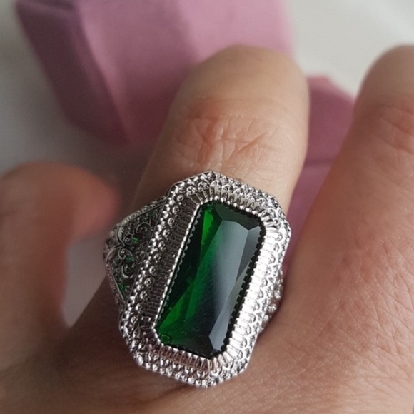 Swarovski Elements 925 Sterling Silver Emerald-cut Emerald Green Ring NEW - Picture 1 of 14